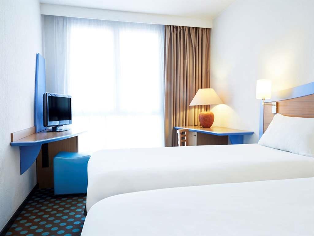 Ibis Styles Toulon Centre Port Hotel Exterior foto