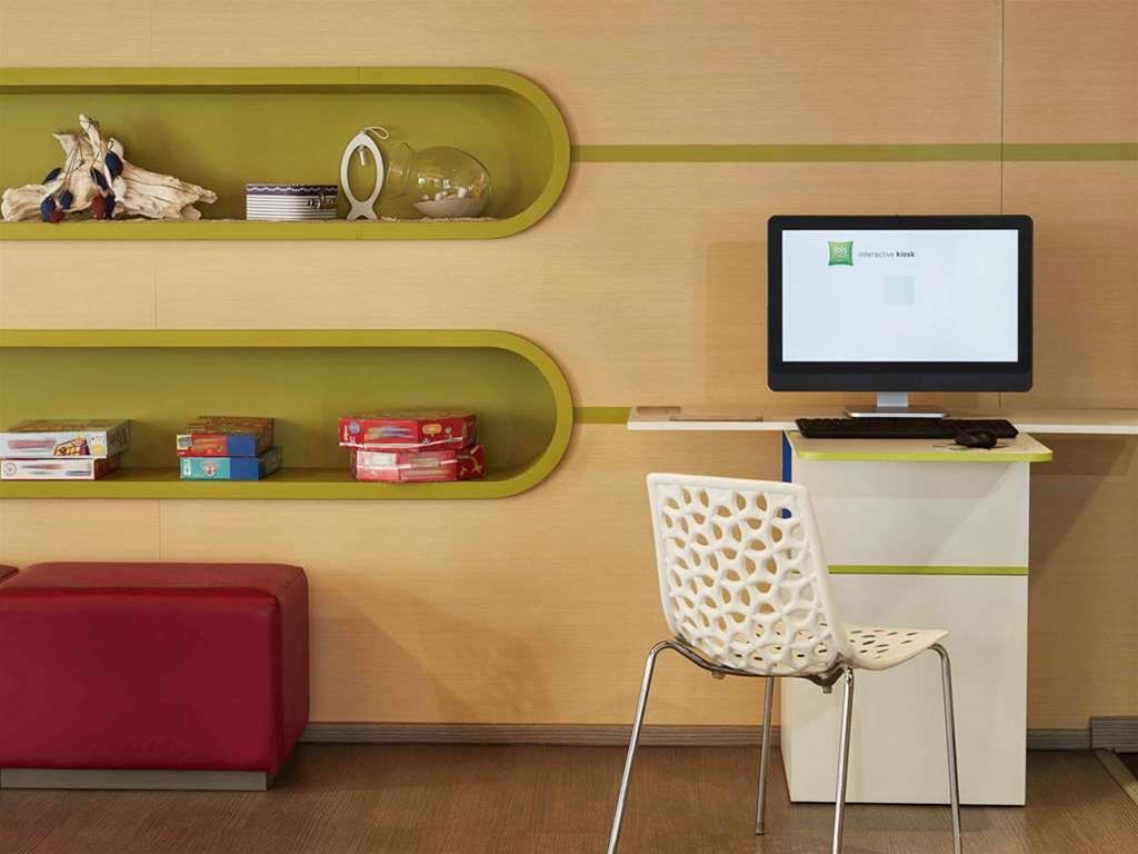 Ibis Styles Toulon Centre Port Hotel Exterior foto