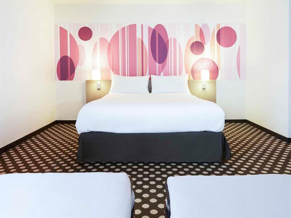 Ibis Styles Toulon Centre Port Hotel Exterior foto