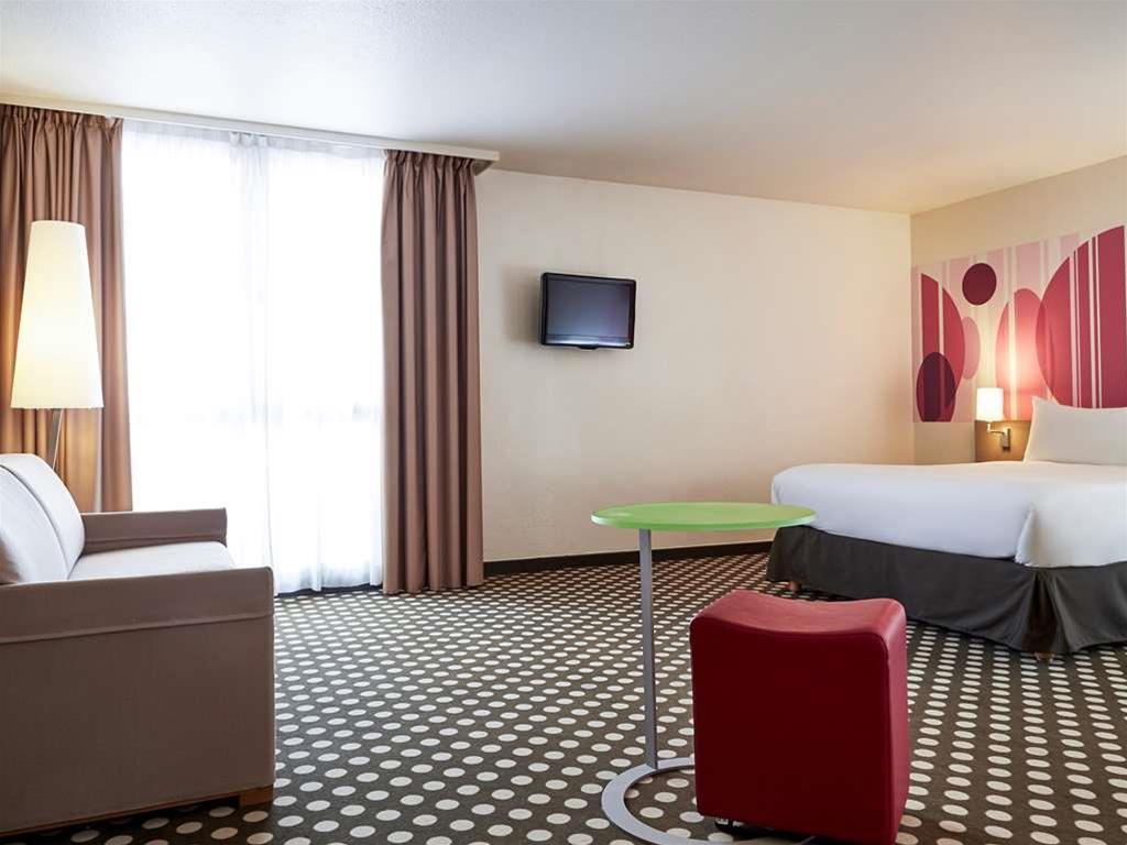 Ibis Styles Toulon Centre Port Hotel Exterior foto