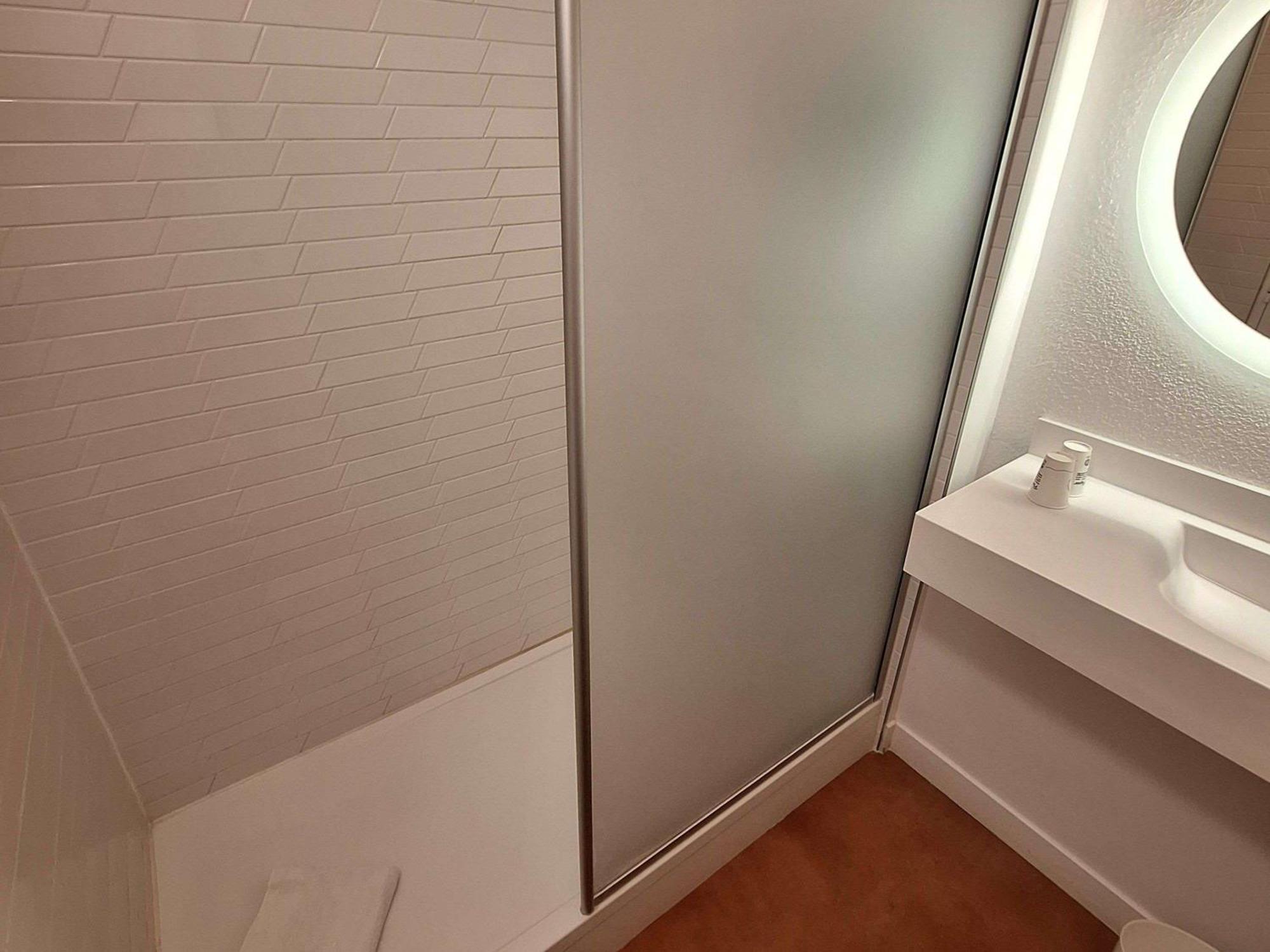 Ibis Styles Toulon Centre Port Hotel Exterior foto