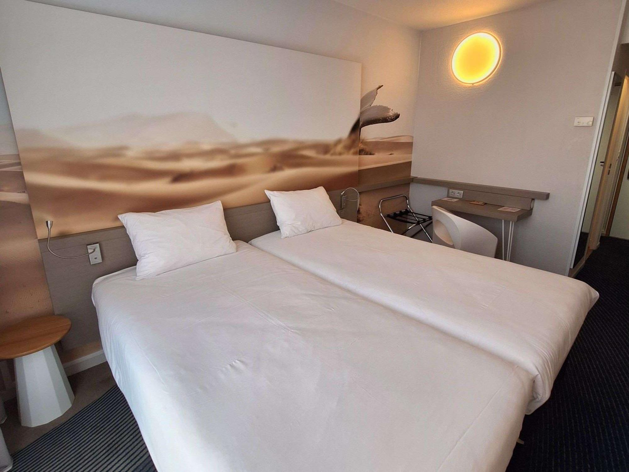 Ibis Styles Toulon Centre Port Hotel Exterior foto